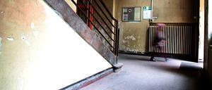 Blick in der Treppenhaus einer Grundschule in Berlin. 