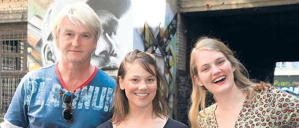 Reif für die Ferien. Regisseurin Bernadette Knoller (rechts) mit ihren Darstellern Detlev Buck und Britta Hammelstein.