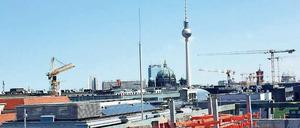 Auf Grundlage seiner Neubaudatenbank geht der Verband Berlin-Brandenburgischer Wohnungsunternehmen davon aus, dass die steigenden Baupreise auch auf immer höhere staatliche Auflagen zurückzuführen sind. 