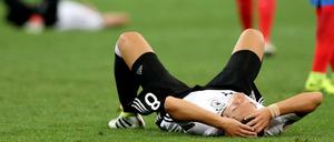 Am Boden. Mesut Özil und die Deutschen.