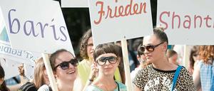Engagiert. Jugendliche bei der Kundgebung "Walk of peace". Solche Einsätze gehen zurück, wenn Heranwachsende viel Nestwärme erhalten, berichten Forscher. 
