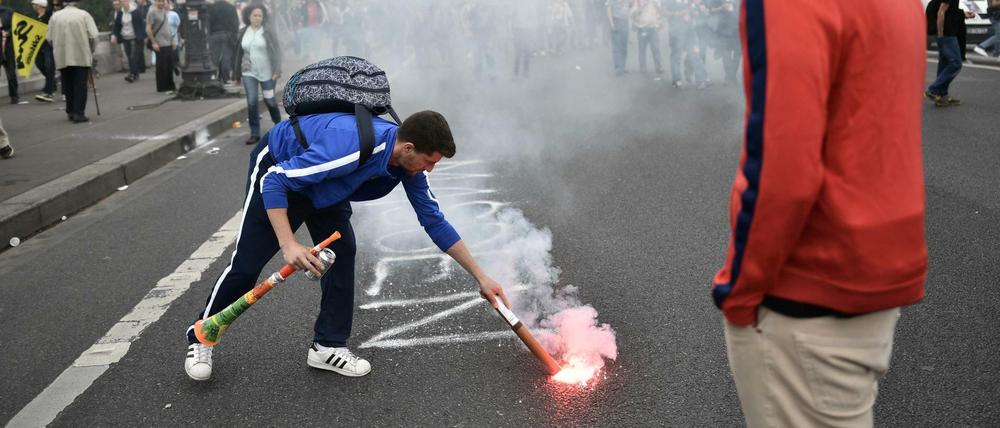 In Frankreich wie auch in anderen EU-Staaten kommt es immer wieder zu heftigen Protesten - auch weil Jugendliche kaum Perspektiven auf dem Arbeitsmarkt sehen. 