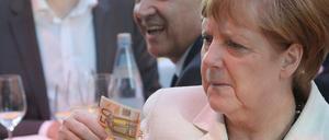 Bundeskanzlerin Angela Merkel (CDU) verdient künftig mehr Geld.