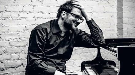 Achim Kaufmann, 54, wohnt in Berlin-Wedding, spielt solo, im Trio und im Sextett. 
