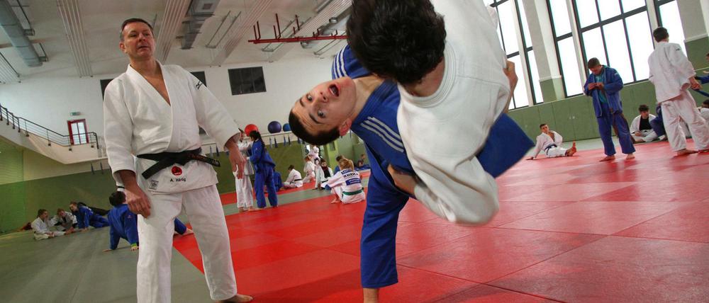 Auch Judo gehört zum Sportunterricht.