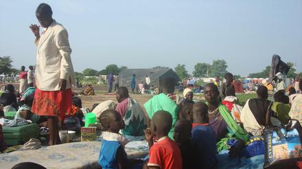 Flüchtlinge suchen vor den wiederaufgeflammten Kämpfen im Südsudan Schutz im UN-Basislager in Tomping, Juba. 