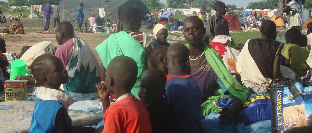 Flüchtlinge suchen vor den wiederaufgeflammten Kämpfen im Südsudan Schutz im UN-Basislager in Tomping, Juba.