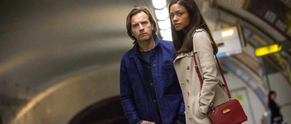 Normalos im Thriller-Geschehen. Das Paar (Ewan McGregor und Naomie Harris).