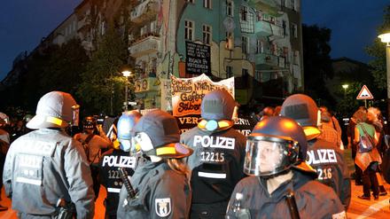 Nur zu Beginn blieb die Demonstration in Friedrichshain friedlich. 
