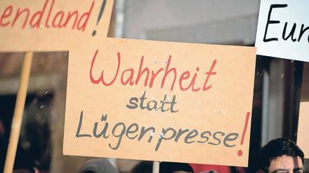 Kaum eine Demonstration der „Gida-Bewegung“, in der die Medien nicht angegriffen werden. Meistens, nicht immer, bleibt es bei verbalen Attacken.