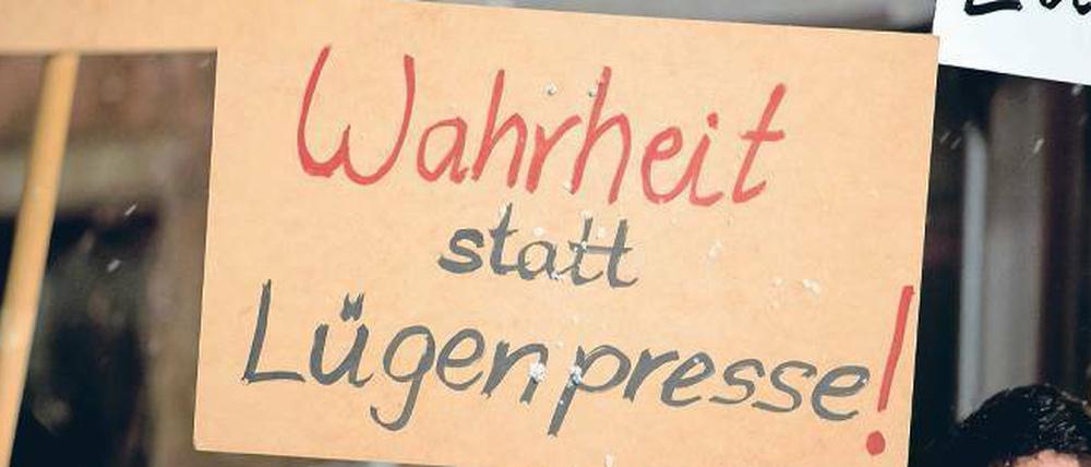 Kaum eine Demonstration der „Gida-Bewegung“, in der die Medien nicht angegriffen werden. Meistens, nicht immer, bleibt es bei verbalen Attacken.