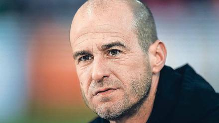 ARD-Experte Mehmet Scholl wird ein Millionenhonorar bei der ARD nachgesagt. Der Sender dementiert, der Spieler schweigt.