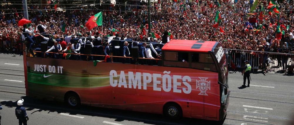 Das portugiesische Nationalteam wird in Lissabon empfangen.