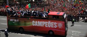 Das portugiesische Nationalteam wird in Lissabon empfangen.