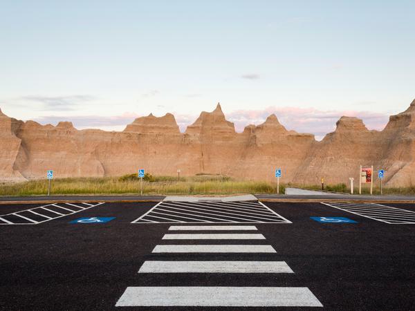 Badlands: Der Mensch hat die Wildnis bezwungen. Hier fährt er einfach vor.