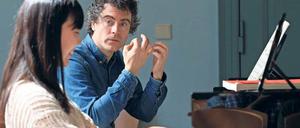 Die Japanerin Yuka Morishige und ihr britischer Mentor Paul Lewis lieben beide Schubert - und proben in der Orangerie des Schlosses. 