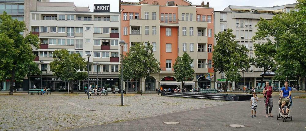 Auf dem Lehniner Platz ist wenig los. Kein Wunder, denn außer dem Brunnen gibt es dort nichts zu sehen.