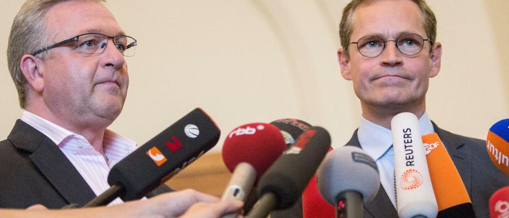 Innensenator Henkel (links) und der Regierende Bürgermeister Müller nach dem Spitzentreffen.