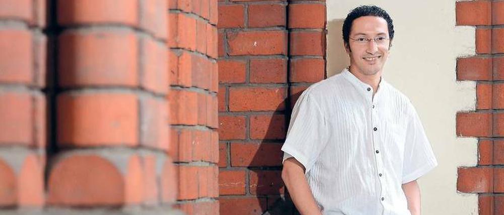 Boumedien Habibes, 39, Jurist und Berater in der Flüchtlingskirche in Kreuzberg.