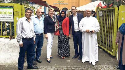 Ein Besuch und ein paar Fragen. Beim Ramadanfest für Flüchtlinge besuchte Bezirksbürgermeisterin Giffey zuletzt die Neuköllner Dar-as-Salam-Moschee.