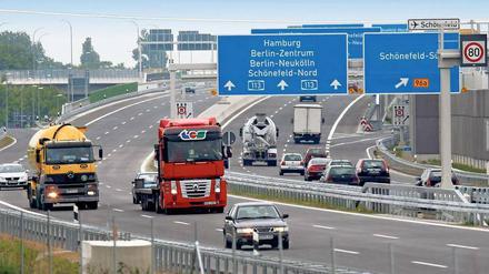 Um den „Betonkrebs“ zu eliminieren, gibt es auf der A 113 von Donnerstag an nur noch zwei Fahrspuren je Richtung, gebündelt zunächst auf der Fahrbahn ins Zentrum. 