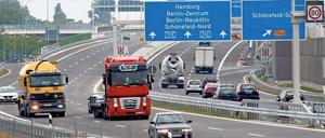 Um den „Betonkrebs“ zu eliminieren, gibt es auf der A 113 von Donnerstag an nur noch zwei Fahrspuren je Richtung, gebündelt zunächst auf der Fahrbahn ins Zentrum. 