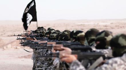 Schießübungen: Die Terrormiliz zeigt sich in ihren Propagandaaufnahmen stets kampfbereit.
