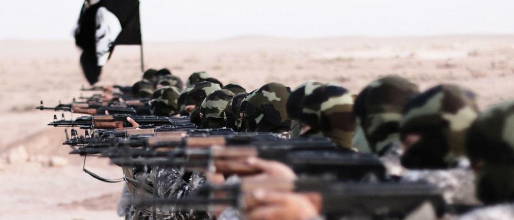 Schießübungen: Die Terrormiliz zeigt sich in ihren Propagandaaufnahmen stets kampfbereit.