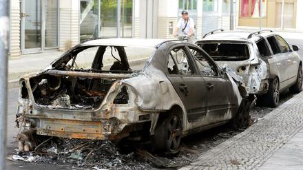 Abgebrannte Autos in Berlin in der Kleinen Kurstraße.