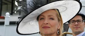 Die Schauspielerin Martina Servatius in ihrer Rolle der Gräfin Elisabeth von Lahnstein in der ARD-Soap "Verbotene Liebe". 