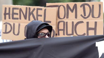 Gegenüber den gewaltbereiten Autonomen in der Rigaer Straße will Innensenator Henkel unnachgiebig bleiben.