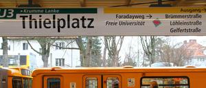 Auswechseln. Seit 1913 heißt der U-Bahnhof Thielplatz. Bis 1929 war er Endstation der heutigen U 3.