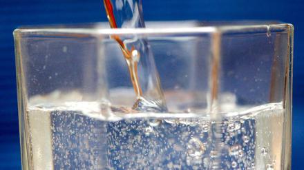 Sprudel liegt noch vorne, aber Verbraucher kaufen zunehmend stilles Wasser 