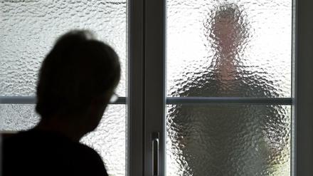 Beobachten, anrufen, Identität stehlen - Stalker wissen, wie sie ihre Opfer tyrannisieren. 