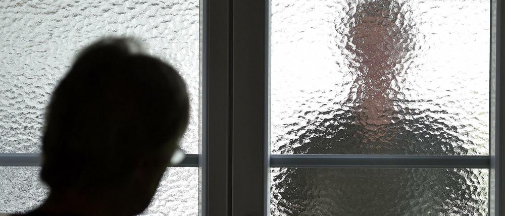 Beobachten, anrufen, Identität stehlen - Stalker wissen, wie sie ihre Opfer tyrannisieren. 