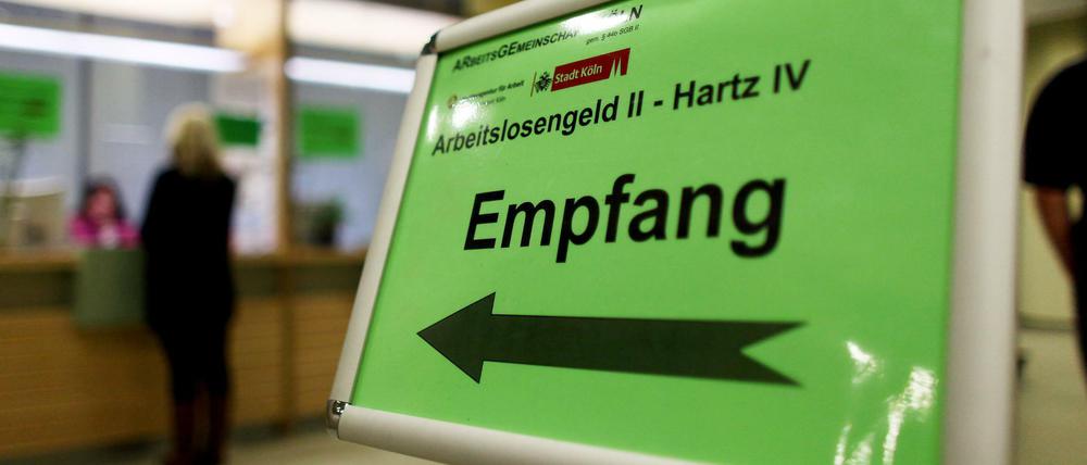 Oft ein schwerer Gang: Empfangsschalter einer Arbeitsagentur.