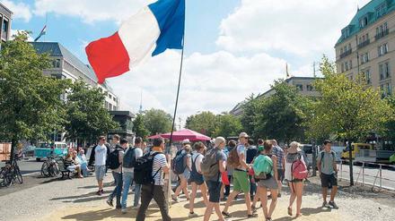 Mitgefühl. Franzosen Unter den Linden nach dem Anschlag in Nizza. 