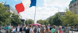 Mitgefühl. Franzosen Unter den Linden nach dem Anschlag in Nizza.