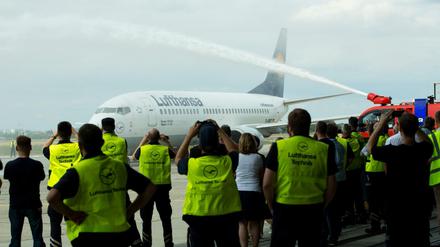 Lufthansa Technik verabschiedet die letzte in Schönefeld gewartete Boeing 737. 