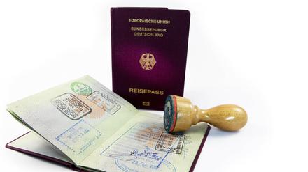 Die Zahl der Einbürgerungen geht zurück. 