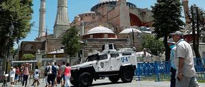 Gefährliche Orte. Reisenden in Istanbul rät das Auswärtige Amt zu äußerster Vorsicht. Dies gilt für öffentliche Plätze, Sehenswürdigkeiten – wie die Hagia Sophia – und Menschenmengen.