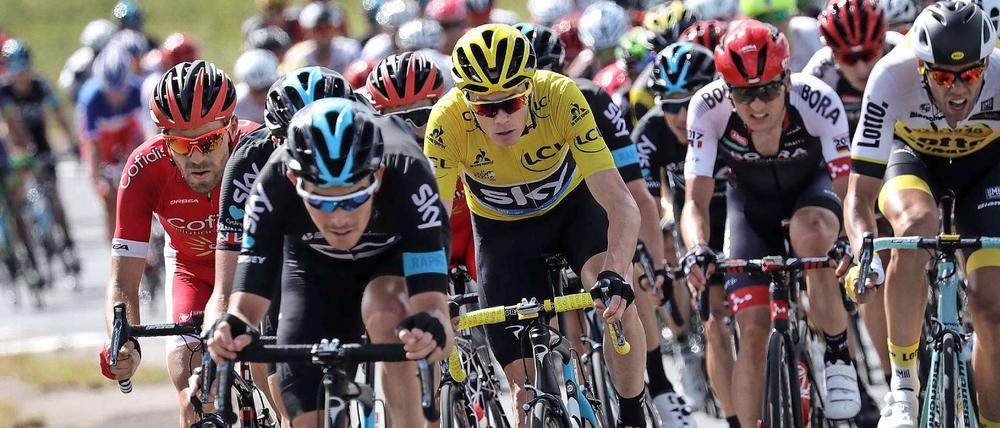 Gelb fährt voran. Christopher Froome im Lieblinsgtrikot.