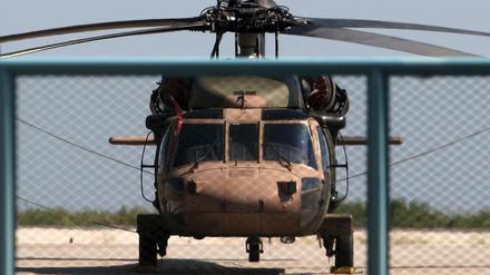 Der türkische Militärhubschrauber am Flughafen von Alexandroupolis airport.