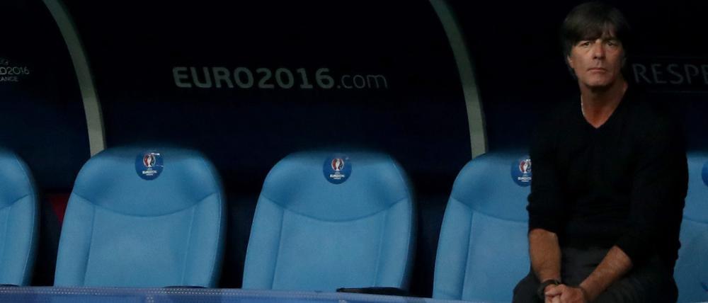 Nicht sitzenbleiben, weitermachen. Auch Joachim Löw braucht nach dem EM-Halbfinalaus ein neues Ziel.