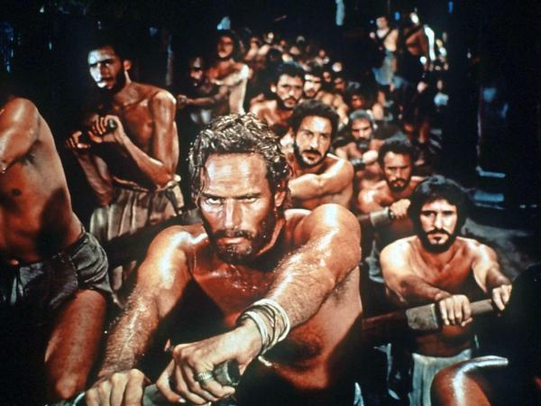 Hauptdarsteller Charlton Heston als Sträfling in der Galeere.