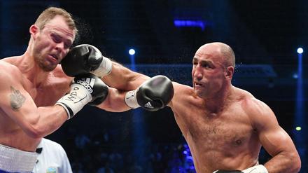 Arthur Abraham (rechts) ließ Tim-Robin Lihaug keine Chance.