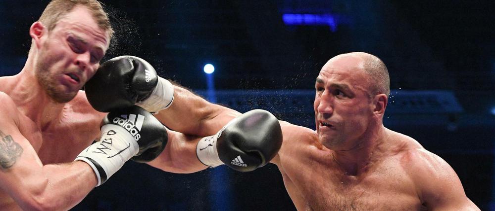 Arthur Abraham (rechts) ließ Tim-Robin Lihaug keine Chance.