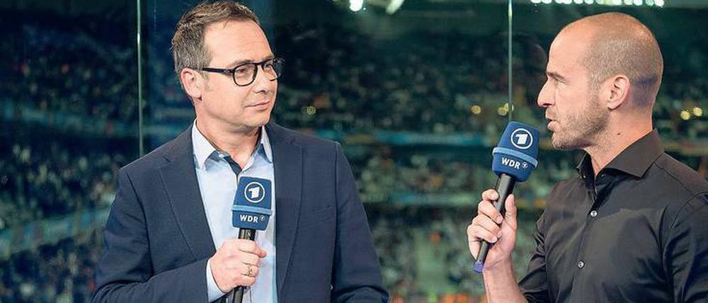 Top-secret. Was Mehmet Scholl (rechts) für seine Expertisen im Gespräch mit Matthias Opdenhövel verdient, unterliegt der Verschwiegenheitsklausel in seinem Vertrag.