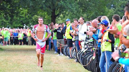 Jan Frodeno unterbot den alten Weltrekord von Andreas Raelert um fast sechs Minuten.