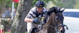 Andreas Ostholt, 38,  aus dem Münsterland strebt mit seinem Wallach „So is et“ seine erste Olympia-Teilnahme an. Am Freitag startet er beim CHIO in Aachen. 